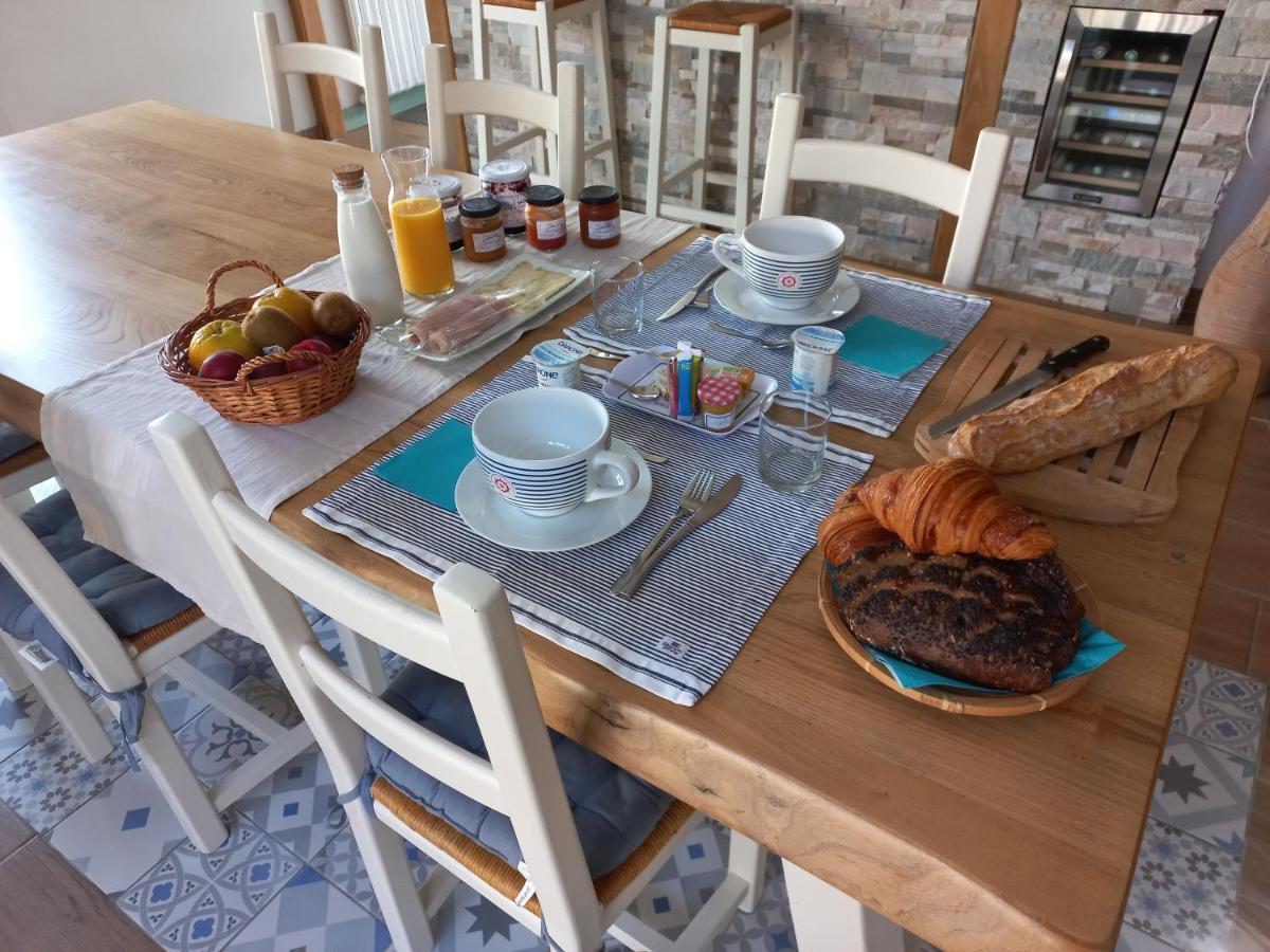 "Chez Nat" Bed & Breakfast Chaillevette Luaran gambar